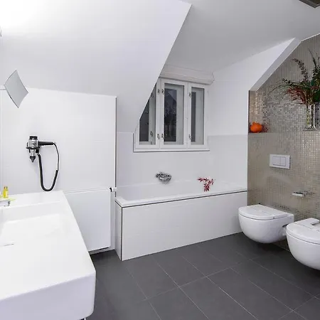 Hotel Mysterius Carnival