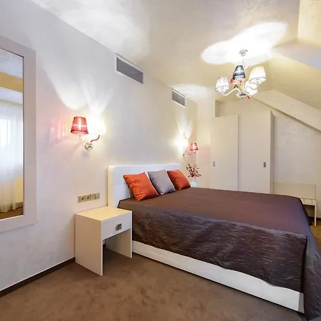 Hotel Mysterius Carnival